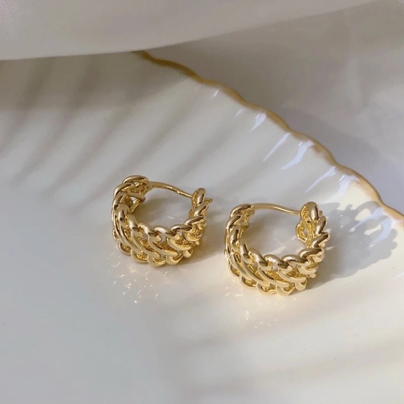 Twisted Hoop Minimalist Woven Chic Gold Earrings - Picture 4 of 9